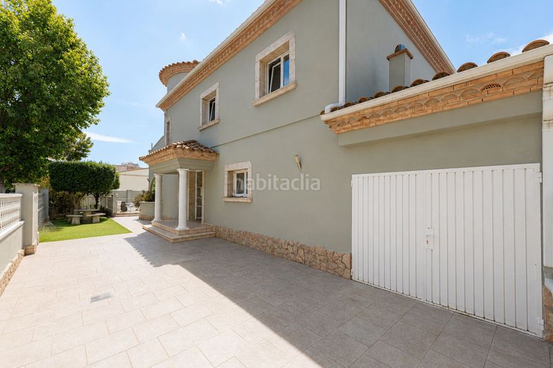 Foto d3f4eaec-deca-4096-8806-7ce4ec64d47a. Xalet amb aparcament piscina a Montgrí Empuriabrava