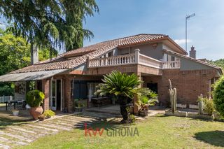 Chalet  Carrer acàcies. Exclusiva residencia con alto atractivo patrimonial