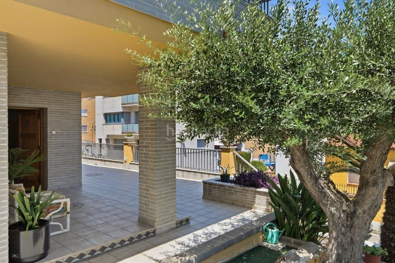 Foto b3eb0dd4-1db0-47b1-a086-89ee7352558e. Chalet avec parking dans Centre Blanes