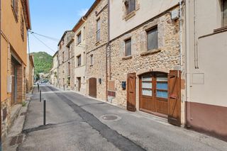 Chalet  13 carrer nou. Encanto, tradición y diseño exclusivo en el corazón de boadella