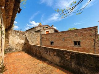 Chalet  13 carrer nou. Peraladacom some properties are bought with the m...