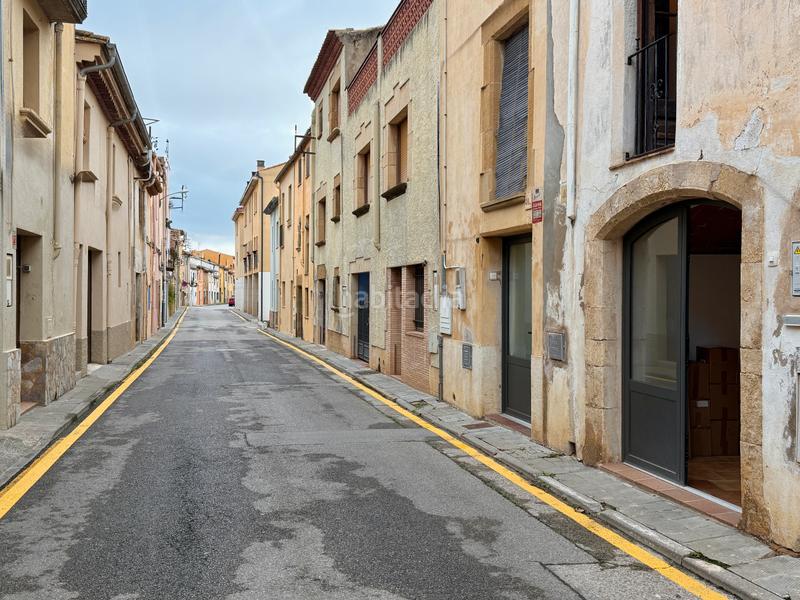 Foto d4d6a8c7-ace5-458e-a775-3e59f3e45c7b. Casa pareada casa de pueblo la bisbal en Bisbal d´Empordà (La)