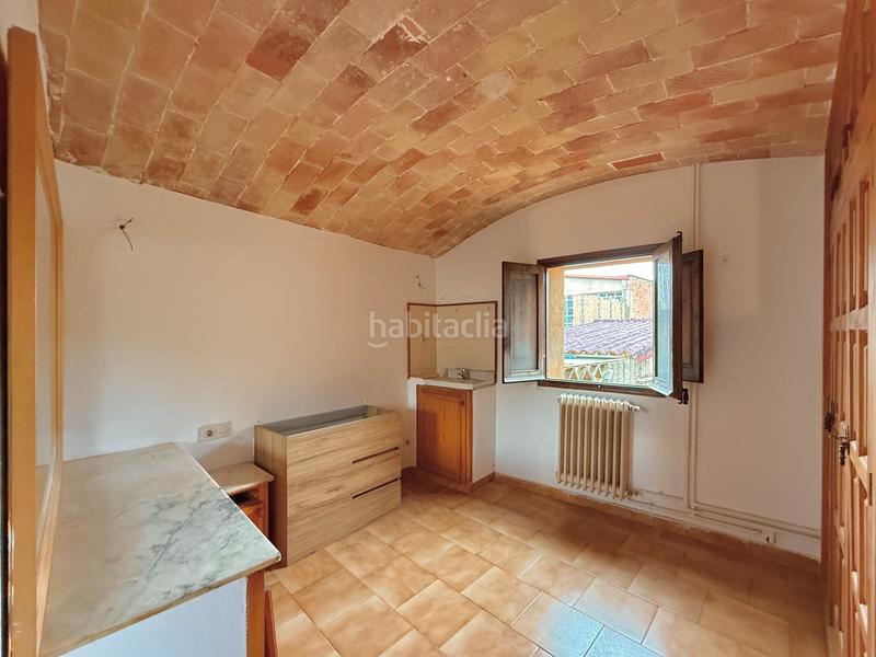 Foto dc6c7c16-57d4-42d7-a3aa-78a4237538fd. Casa pareada casa de pueblo la bisbal en Bisbal d´Empordà (La)