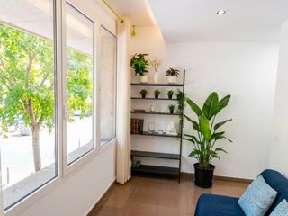Ufficio  261 carrer de cartagena #entresol 2ª. Oficina espaciosa y bien equipada situada en sagrada familía