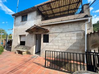 Casa aparellada  Travessia montseny. Casa de pueblo  con patio y vistas