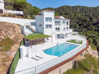 Chalet  10  carrer riu ter. Santuario privado en roca gorda elegancia mediterránea, máxima p