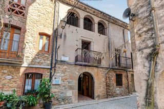 Chalet  12 carrer de frança. Casa de poble a osor