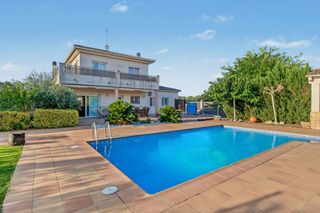 Country house  44 carrer gironés #urb. king park. Impresionante casa en venta en king park de sils