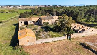 Chalet  Carrer de bellcaire. Masia con encanto a rehabilitar en bellcaire de empordà, cerca d