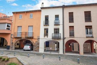 Casa  Plaça jaume i, 8. Casa de pueblo a castello dempuries