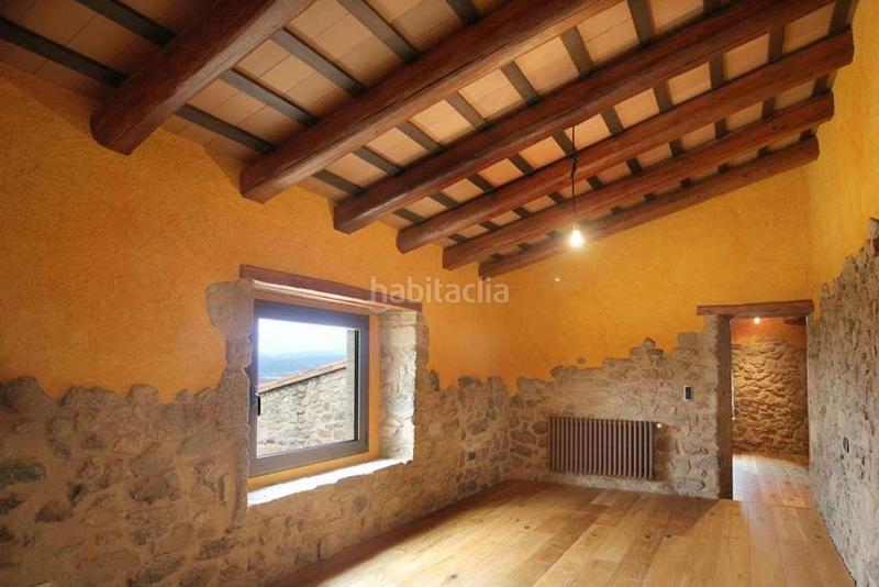 Foto 04a43a13-5472-4626-acb8-308ad8046e6e. Casa aparellada amb aparcament a Jonquera (La)