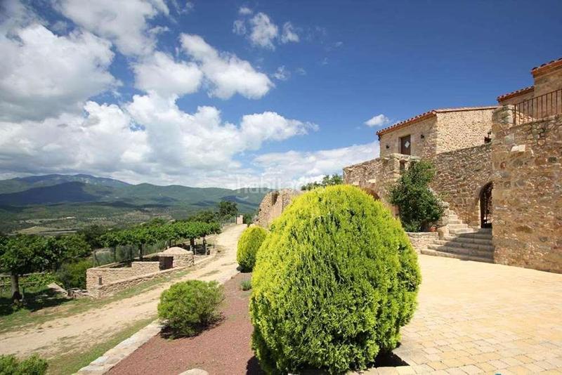 Foto 10086dff-f55c-4a1c-a12d-2faa7d46d6ba. Casa aparellada amb aparcament a Jonquera (La)