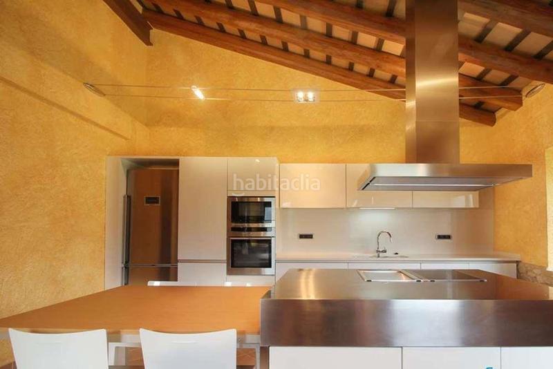 Foto 51e114d5-3ba4-425a-9e60-ff24810ddb6c. Casa aparellada amb aparcament a Jonquera (La)