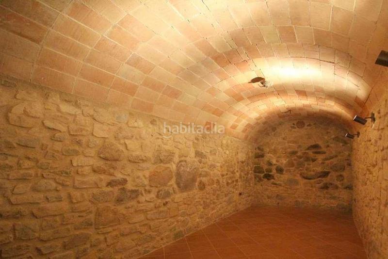 Foto 55e0d0e1-68df-4bb0-bf2c-9b20275d584b. Casa aparellada amb aparcament a Jonquera (La)