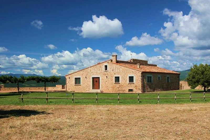 Foto 8dfef31a-636a-4f7a-9e5d-04c2102956b2. Casa aparellada amb aparcament a Jonquera (La)