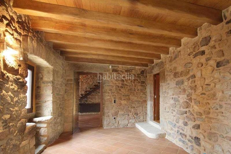 Foto 2fcb31b9-c6ef-4453-97cd-f2ca6b2e69b2. Casa bifamiliare con parcheggio in Jonquera (La)