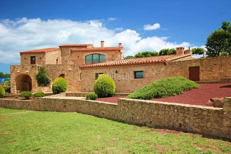 Foto 56c63fb1-6ff9-4940-905d-8536573a645f. Casa bifamiliare con parcheggio in Jonquera (La)