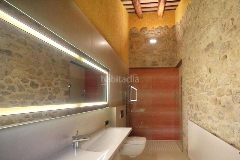 Foto 6756bdd5-5064-494d-9e25-a290571e5b0e. Casa bifamiliare con parcheggio in Jonquera (La)