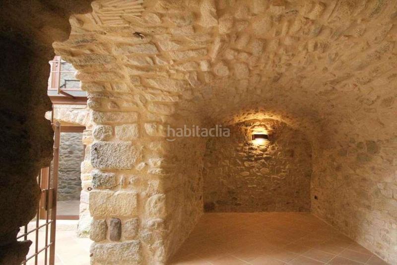 Foto a81adc7a-a342-4e4c-8619-47bacec9924e. Casa bifamiliare con parcheggio in Jonquera (La)