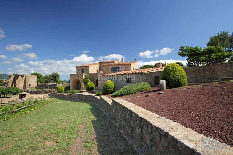 Foto b269a3af-b66a-4737-9f6a-614b6511b5a7. Casa bifamiliare con parcheggio in Jonquera (La)