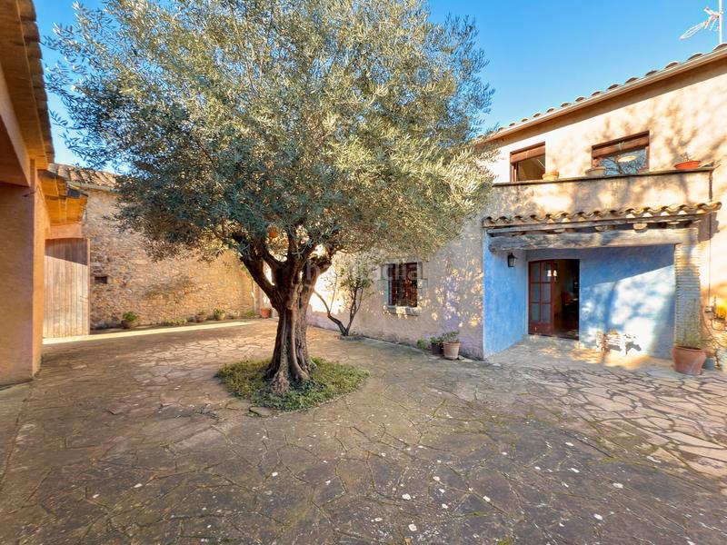 Foto 39fb5924-4f0b-40bd-b614-4dcc2a3f9ecc. Casa bifamiliare in Saus, Camallera i Llampaies