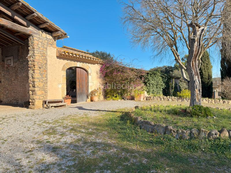 Foto 4af108b5-4443-4058-9605-56f1a0e7771d. Casa bifamiliare in Saus, Camallera i Llampaies