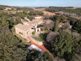 Casa aparellada  Can peric - vilademuls. Masia  a terradelles