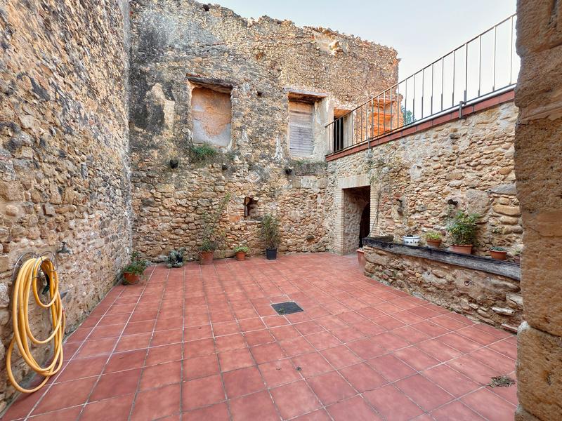 Foto bbb334d9-e1bb-472a-a624-8e12390692b0. Casa bifamiliare in Saus, Camallera i Llampaies