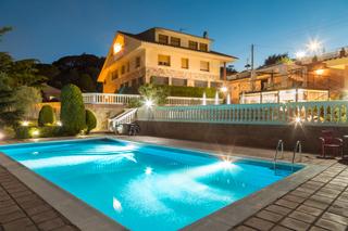 Masia  Carrer del maresme, 15. Casa unifamiliar con nave para trabajar en casa