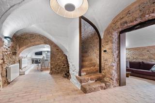 Xalet  Carrer salvetat, 10. Una casa con alma en el empordà  calidad, carácter y tranquilida