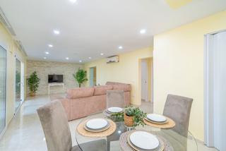 Chalet  Carrer d'olot, 29. Casa vilafant pueblo