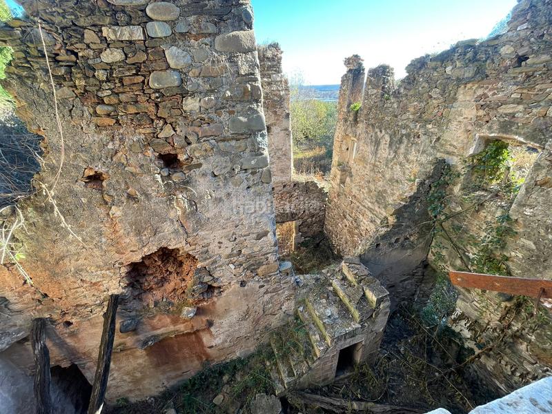 Foto 085cd702-89b2-40da-8bb6-531a1353d1c8. Casa pareada masía en ruinas con anteproyecto realizado en Sant Julià de Ramis