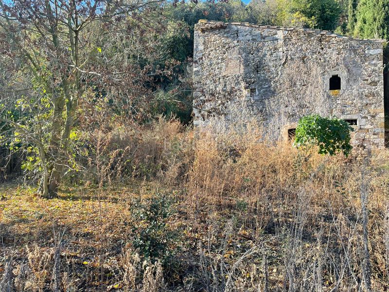 Foto 799c3c00-1f35-4263-a158-02020134ea79. Casa pareada masía en ruinas con anteproyecto realizado en Sant Julià de Ramis