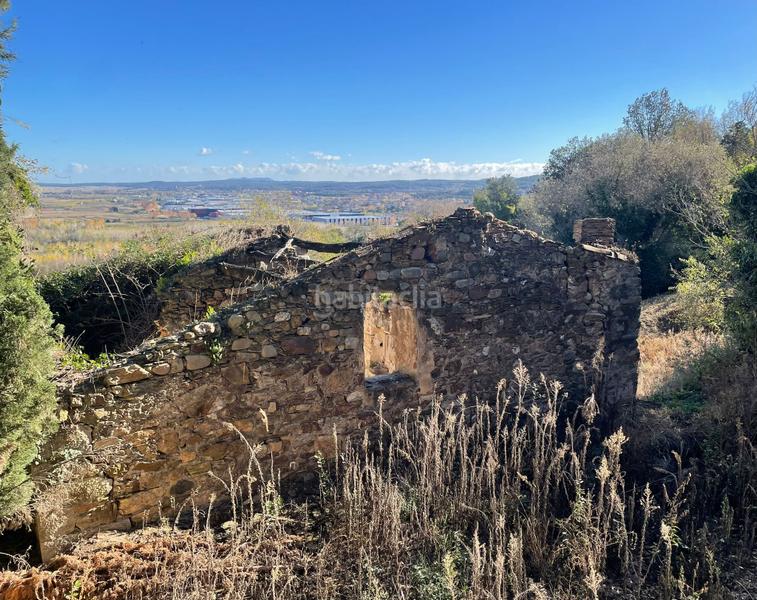 Foto 9b74740c-48e5-4543-8fa0-05f47d4d1e5b. Casa pareada masía en ruinas con anteproyecto realizado en Sant Julià de Ramis