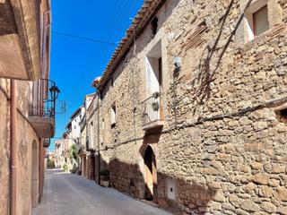 Casa aparellada  Carrer major, 6. Casa poble per reformar