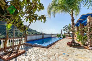 Lloguer Masia a Avda Pescia - Ctra de Frigiliana. Casa rural en alquiler en nerja