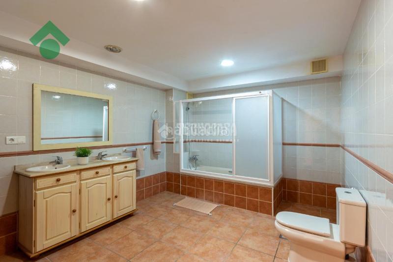 Foto 23d962d2-cfe9-4d7f-9c53-7f7072a79898. Casa bifamiliare con piscina in Almijara Nerja