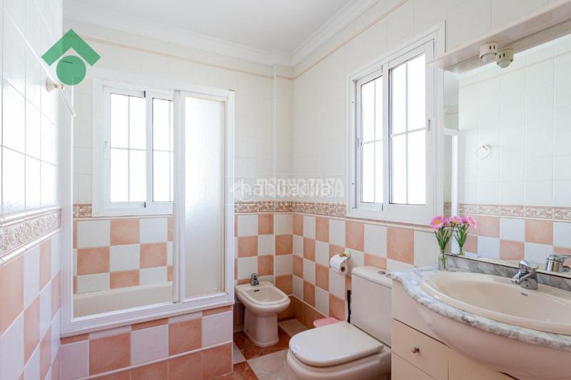 Foto 4f76d411-77ea-4fc6-8e4c-97124d6f4ec6. Casa bifamiliare con piscina in Almijara Nerja