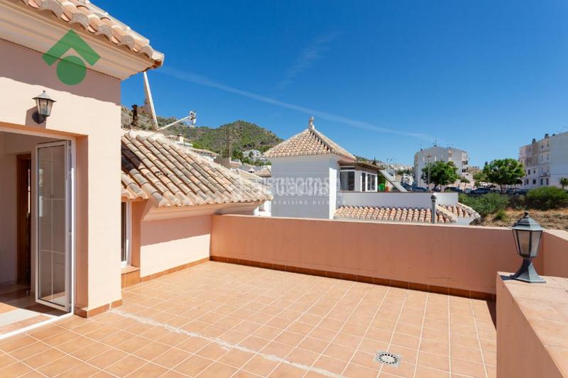 Foto 93b91f17-91a3-43f0-a265-f379d463376d. Casa bifamiliare con piscina in Almijara Nerja