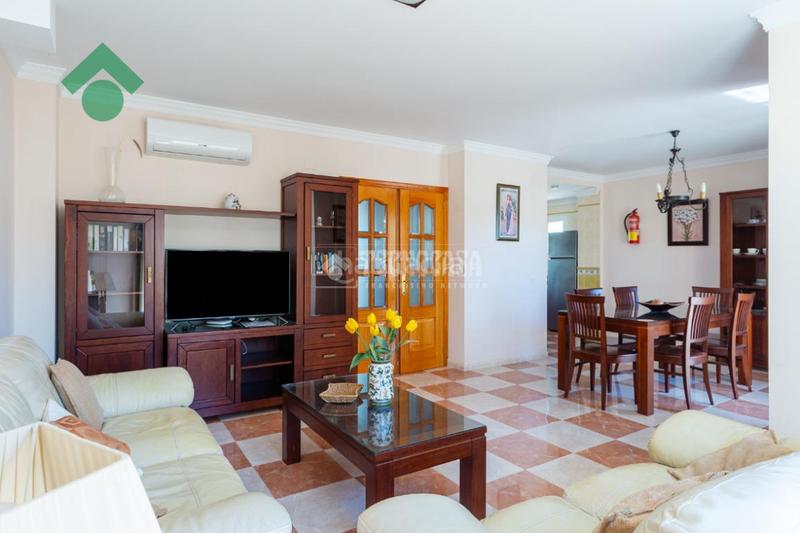 Foto fef92cd2-c3d7-440a-a7c0-cb31137781bd. Casa bifamiliare con piscina in Almijara Nerja