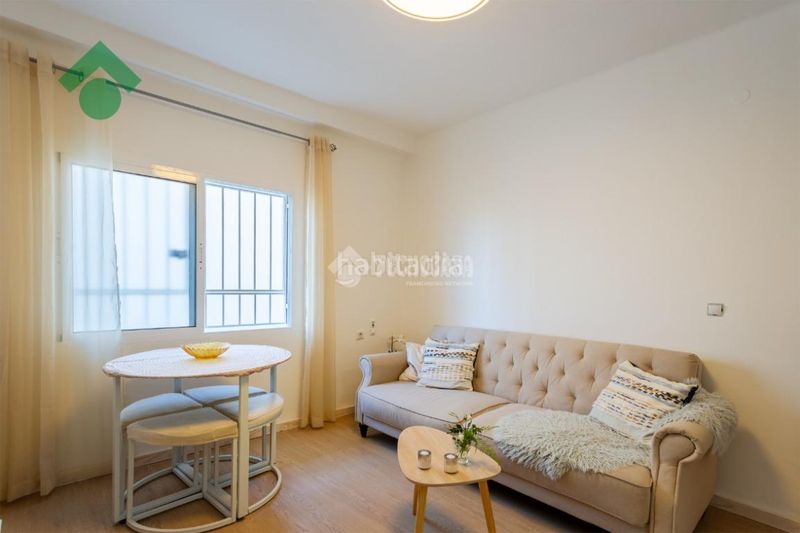 Foto b74bd680-f67f-4676-945f-c78ffc376d02. Flat in Centro Nerja