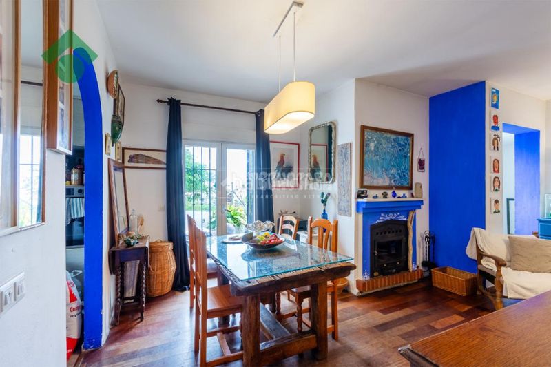 Foto 0d8b603b-a75a-4656-90b5-576b128e3fa0. Casa aparellada amb aparcament a Capistrano Nerja