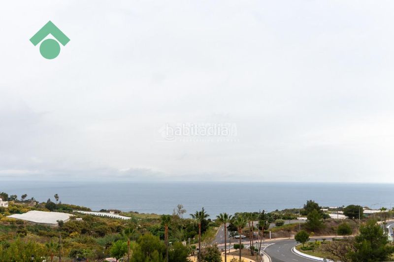 Foto 472e5bb6-e193-44f9-8ec8-f89099fa7921. Casa aparellada amb aparcament a Capistrano Nerja