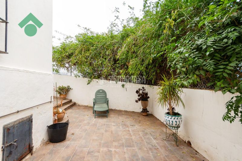 Foto 67ffeadd-464f-41e6-b201-c1ff42ac7e5a. Casa aparellada amb aparcament a Capistrano Nerja