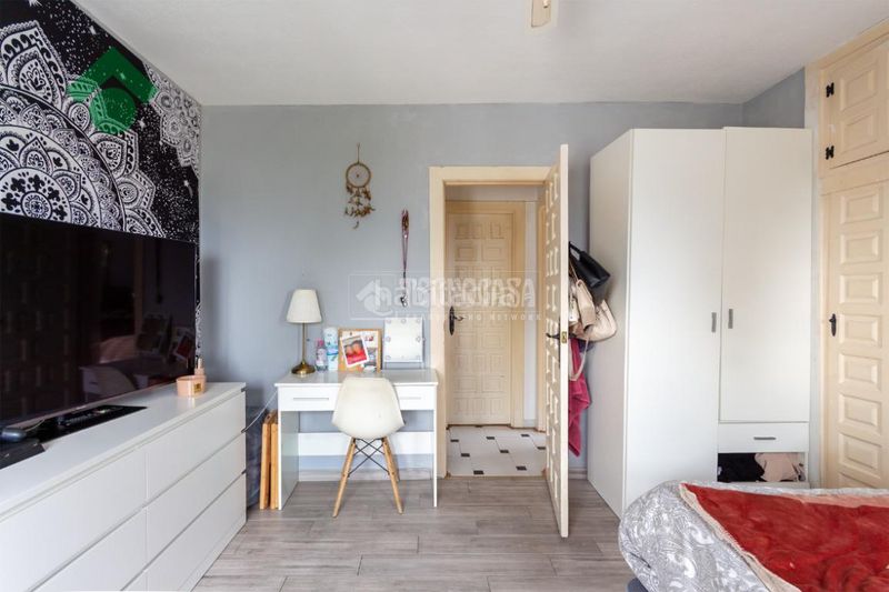 Foto b18157f6-5dae-4ada-bc1d-0cb0ac6424c4. Casa aparellada amb aparcament a Capistrano Nerja