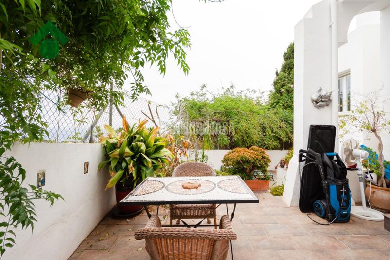 Foto b24e2744-27f2-411f-a7e7-c47c892d05fa. Casa aparellada amb aparcament a Capistrano Nerja