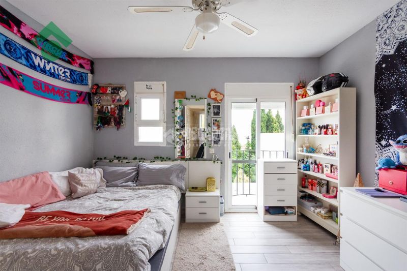 Foto e656f099-c254-454c-8956-236e96f13d91. Casa aparellada amb aparcament a Capistrano Nerja