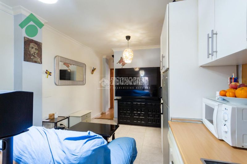 Foto c7adacb2-a2b3-4fed-8df2-ef61af7b38de. Piso  en venta en Centro Nerja