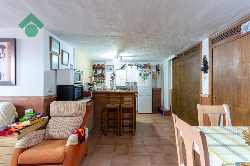 Foto 25e88e6c-d1bc-4209-b289-b3c6a2815093. Casa aparellada a Almijara Nerja