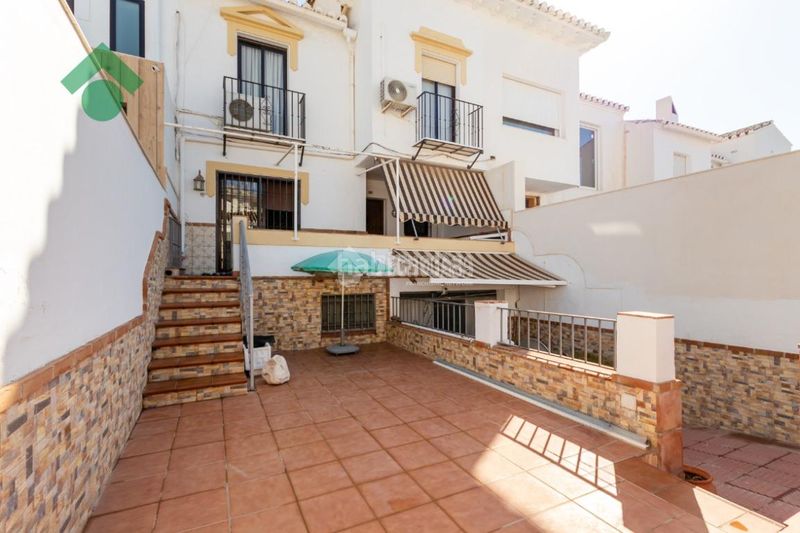 Foto 53098537-8f81-4bb2-861e-60c74ea74c57. Casa aparellada a Almijara Nerja